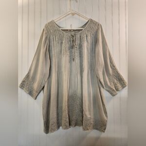 NEW Solitaire Women's Gray Floral Embroidered Sheer Tunic Top Size 1X Flowy Boho